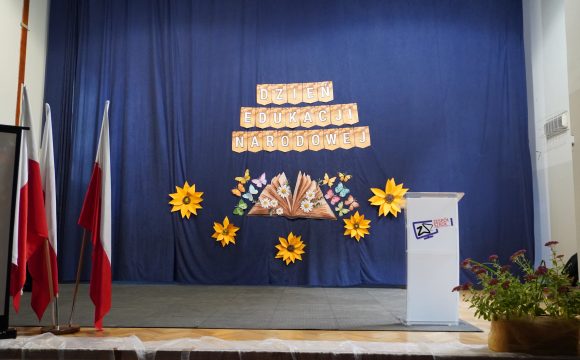 DSC01623 Dzień Edukacji Narodowej oraz pasowanie na uczniów klasy pierwszej technikum