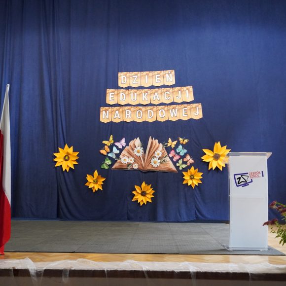 DSC01623 Dzień Edukacji Narodowej oraz pasowanie na uczniów klasy pierwszej technikum
