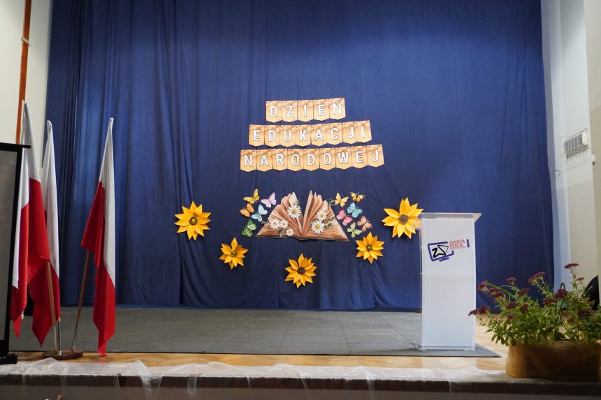 DSC01623 Dzień Edukacji Narodowej oraz pasowanie na uczniów klasy pierwszej technikum